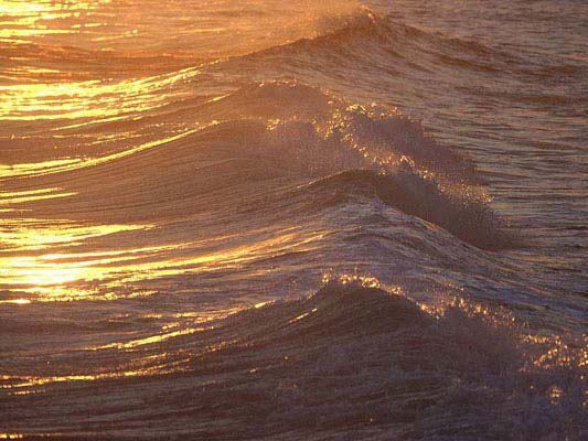 evening_waves_oahu_hawai